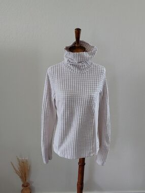 Nike Turtleneck Pullover Long Sleeve Shirt